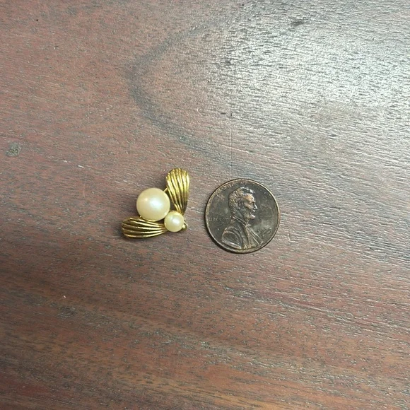 Vintage bee pins 🐝 - Picture 3 of 4